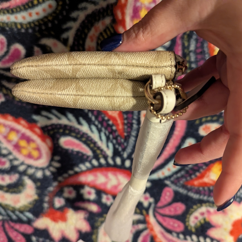 Coach NWT Cream Double Zip Wristlet - Picture 9 of 11